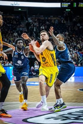 Basketball Berlin 08 11 2025 Season 2025 2026 EasyCredit BBL 1 Bundesliga Men, Men Alba Berlin SYNTAINICS MBC Weißenfels Martin Hermannsson Alba Berlin, No 15