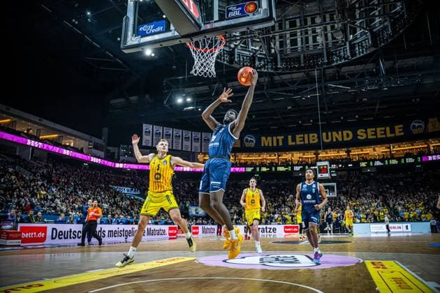 Basketball Berlin 08 11 2025 Season 2025 2026 EasyCredit BBL 1 Bundesliga Men, Men Alba Berlin SYNTAINICS MBC Weißenfels Khyri Thomas MBC, No 03 Sam Griesel Alba Berlin, No 05