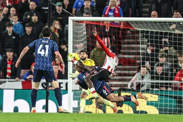 Premier League Sunderland v Arsenal Marc Guiu of Sunderland scores to make it 2-2 during the Premier League match Sunderland vs Arsenal at Stadium Of Light, Sunderland, United Kingdom, 8th November 2025 (Photo by Alfie Cosgrove News Images) Sunderland Stadium Of Light Tyne and Wear United Kingdom Copyright: xAlfiexCosgrove NewsxImagesx