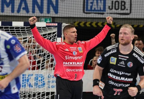 08 11 2025 Handball 1 Bundesliga DAIKIN HBL Season 2025 2026 11 Matchday HC Erlangen Metropolitan Region Nuremberg HCE ThSV Eisenach DaMa xdaxmax Jubilation Joy Dario Quenstedt 1, HC Erlangen HCE clenches fists Fists