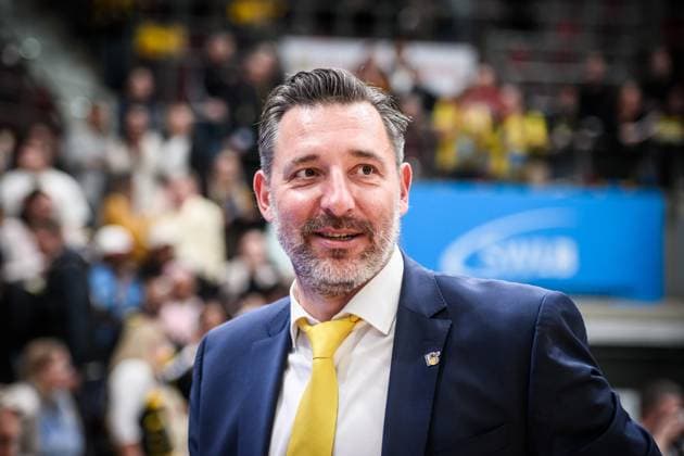 Kenneth Desloovere MHP RIESEN Ludwigsburg, Co Coach visibly delighted, Smiling, Cheering, Joy GER, MHP Riesen Ludwigsburg EWE Baskets Oldenburg, easycredit BBL, Basketball, Bundesliga, Matchday 7, Season 2025 2026, 08 11 2025 GER, MHP Riesen Ludwigsburg EWE Baskets Oldenburg, easycredit BBL, Basketball, Bundesliga, Matchday 7, Season 2025 2026, 08 11 2025 Ludwigsburg Copyright: xSandyxDinkelackerx EP_SDR