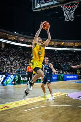 Basketball Berlin 08 11 2025 Season 2025 2026 EasyCredit BBL 1 Bundesliga Men, Men Alba Berlin SYNTAINICS MBC Weißenfels Malte Delow Alba Berlin, No 06
