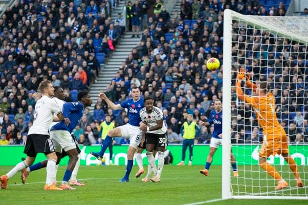 Everton v Fulham - Premier League Bernd Leno, number 1 of Fulham FC, makes a save during the Premier League match between Everton and Fulham at Hill Dickinson Stadium in Liverpool, England, on November 8, 2025. Liverpool Merseyside United Kingdom  Copyright: xMIxNewsx originalFilename:fletcher-evertonv251108_nprgf.jpg