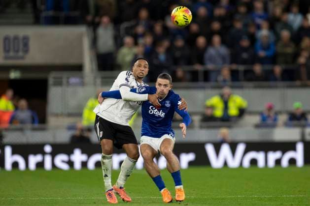 Everton v Fulham - Premier League Everton FC 18 Jack Grealish is challenged by Kenny Tete 2 of Fulham FC during the Premier League match between Everton and Fulham at Hill Dickinson Stadium in Liverpool, England, on November 8, 2025. Liverpool Merseyside United Kingdom  Copyright: xMIxNewsx originalFilename:fletcher-evertonv251108_npVcf.jpg