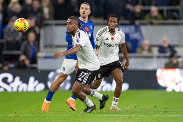 Everton v Fulham - Premier League Alex Iwobi 17 of Fulham FC is in action during the Premier League match between Everton and Fulham at Hill Dickinson Stadium in Liverpool, England, on November 8, 2025. Liverpool Merseyside United Kingdom  Copyright: xMIxNewsx originalFilename:fletcher-evertonv251108_npdeC.jpg