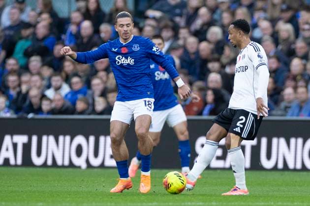 Everton v Fulham - Premier League Jack Grealish, wearing number 18 for Everton FC, tackles Kenny Tete, wearing number 2 for Fulham FC, during the Premier League match between Everton and Fulham at Hill Dickinson Stadium in Liverpool, England, on November 8, 2025. Liverpool Merseyside United Kingdom  Copyright: xMIxNewsx originalFilename:fletcher-evertonv251108_np8Fg.jpg
