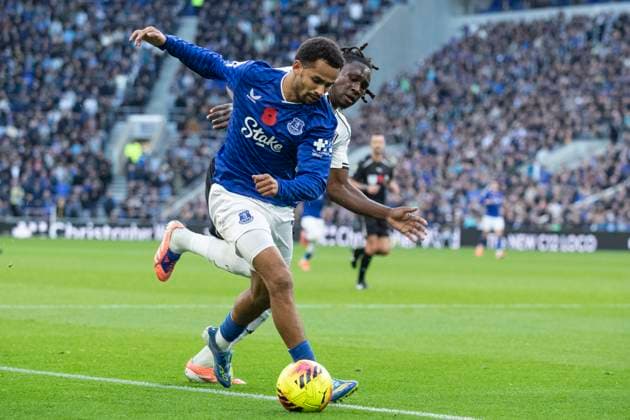 Everton v Fulham - Premier League Everton FC 10 Iliman Ndiaye plays during the Premier League match between Everton and Fulham at Hill Dickinson Stadium in Liverpool, England, on November 8, 2025. Liverpool Merseyside United Kingdom  Copyright: xMIxNewsx originalFilename:fletcher-evertonv251108_npg1f.jpg