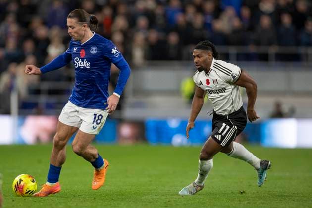Everton v Fulham - Premier League Jack Grealish of Everton FC, number 18, is in possession of the ball during the Premier League match between Everton and Fulham in Liverpool, England, on November 8, 2025. Liverpool Merseyside United Kingdom  Copyright: xMIxNewsx originalFilename:fletcher-evertonv251108_npm9y.jpg