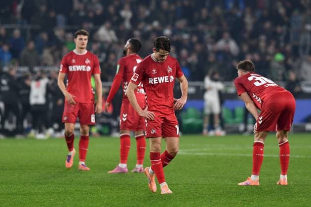 Eric Martel (1. FC Koeln), Linton Maina (1. FC Koeln) Jakub Kaminski (1. FC Koeln) und Marius Buelter (1. FC Koeln) enttaeuscht waehrend des Spiels der Bundesliga zwischen Borussia Mönchengladbach und dem 1. FC Köln, Borussia-Park am 08. November 2025 in Mönchengladbach, Deutschland. (Foto von Ralf Treese DeFodi Images) +++ Eric Martel (1. FC Koeln), Linton Maina (1. FC Koeln) Jakub Kaminski (1. FC Koeln) und Marius Buelter (1. FC Koeln) look dejected during the Bundesliga match between Borussia Mönchengladbach and 1. FC Köln at Borussia-Park on November 8, 2025 in Mönchengladbach, Germany. (Photo by Ralf Treese DeFodi Images) DFL regulations prohibit any use of photographs as image sequences and or quasi-video. (Photo by Ralf Treese DeFodi Images) Eric Martel 1 FC Koeln , Linton Maina 1 FC Koeln Jakub Kaminski 1 FC Koeln and Marius Buelter 1 FC Koeln look dejected during the Bundesliga match between Borussia Mönchengladbach and 1 FC Köln, Borussia Park on November 08, 2025 in Mönchengladbach, Germany Photo by Ralf Treese DeFodi Images Eric Martel 1 FC Koeln , Linton Maina 1 FC Koeln Jakub Kaminski 1 FC Koeln and Marius Buelter 1 FC Koeln look dejected during the Bundesliga match between Borussia Mönchengladbach and 1 FC Köln at Borussia Park on November 8, 2025 in Mönchengladbach, Germany Photo by Ralf Treese DeFodi Images DFL regulations prohibit any use of photographs as image sequences and or quasi video Photo by Ralf Treese DeFodi Images