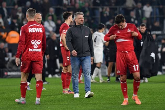 Trainer Lukas Kwasniok (1. FC Koeln) enttaeuscht waehrend des Spiels der Bundesliga zwischen Borussia Mönchengladbach und dem 1. FC Köln, Borussia-Park am 08. November 2025 in Mönchengladbach, Deutschland. (Foto von Ralf Treese DeFodi Images) +++ Trainer Lukas Kwasniok (1. FC Koeln) looks dejected during the Bundesliga match between Borussia Mönchengladbach and 1. FC Köln at Borussia-Park on November 8, 2025 in Mönchengladbach, Germany. (Photo by Ralf Treese DeFodi Images) DFL regulations prohibit any use of photographs as image sequences and or quasi-video. (Photo by Ralf Treese DeFodi Images) Trainer Lukas Kwasniok 1 FC Koeln dejected during the Bundesliga match between Borussia Mönchengladbach and 1 FC Köln, Borussia Park on November 08, 2025 in Mönchengladbach, Germany Photo by Ralf Treese DeFodi Images Trainer Lukas Kwasniok 1 FC Koeln looks dejected during the Bundesliga match between Borussia Mönchengladbach and 1 FC Köln at Borussia Park on November 8, 2025 in Mönchengladbach, Germany Photo by Ralf Treese DeFodi Images DFL regulations prohibit any use of photographs as image sequences and or quasi video Photo by Ralf Treese DeFodi Images