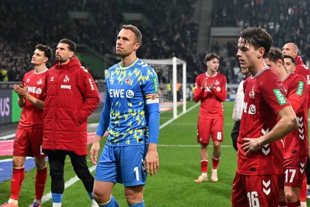 Eric Martel (1. FC Koeln), Torwart Ron-Robert Zieler (1. FC Koeln), Torwart Marvin Schwaebe (1. FC Koeln) und Jakub Kaminski (1. FC Koeln) enttaeuscht nach Spielende waehrend des Spiels der Bundesliga zwischen Borussia Mönchengladbach und dem 1. FC Köln, Borussia-Park am 08. November 2025 in Mönchengladbach, Deutschland. (Foto von Ralf Treese DeFodi Images) +++ Eric Martel (1. FC Koeln), Torwart Ron-Robert Zieler (1. FC Koeln), Torwart Marvin Schwaebe (1. FC Koeln) und Jakub Kaminski (1. FC Koeln) look dejected during the Bundesliga match between Borussia Mönchengladbach and 1. FC Köln at Borussia-Park on November 8, 2025 in Mönchengladbach, Germany. (Photo by Ralf Treese DeFodi Images) DFL regulations prohibit any use of photographs as image sequences and or quasi-video. (Photo by Ralf Treese DeFodi Images) Eric Martel 1 FC Koeln , Goalkeeper Ron Robert Zieler 1 FC Koeln , Goalkeeper Marvin Schwaebe 1 FC Koeln and Jakub Kaminski 1 FC Koeln look dejected during the Bundesliga match between Borussia Mönchengladbach and 1 FC Köln at Borussia Park on November 8, 2025 in Mönchengladbach, Germany Photo by Ralf Treese DeFodi Images Eric Martel 1 FC Koeln , Goalkeeper Ron Robert Zieler 1 FC Koeln , Goalkeeper Marvin Schwaebe 1 FC Koeln and Jakub Kaminski 1 FC Koeln look dejected during the Bundesliga match between Borussia Mönchengladbach and 1 FC Köln at Borussia Park on November 8, 2025 in Mönchengladbach, Germany Photo by Ralf Treese DeFodi Images DFL regulations prohibit any use of photographs as image sequences and or quasi video Photo by Ralf Treese DeFodi Images
