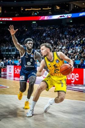 Basketball Berlin 08 11 2025 Season 2025 2026 EasyCredit BBL 1 Bundesliga Men, Men Alba Berlin SYNTAINICS MBC Weißenfels Martin Hermannsson Alba Berlin, No 15 Khyri Thomas MBC, No 03
