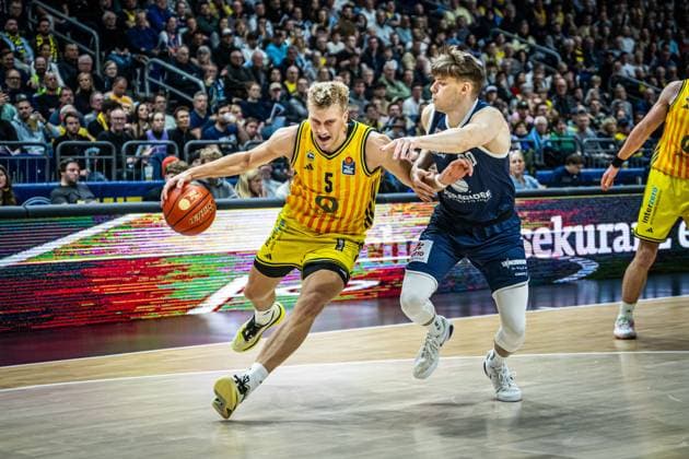 Basketball Berlin 08 11 2025 Season 2025 2026 EasyCredit BBL 1 Bundesliga Men, Men Alba Berlin SYNTAINICS MBC Weißenfels Sam Griesel Alba Berlin, No 05 Perttu Blomgren MBC, No 20