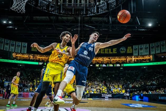 Basketball Berlin 08 11 2025 Season 2025 2026 EasyCredit BBL 1 Bundesliga Men, Men Alba Berlin SYNTAINICS MBC Weißenfels Jure Planinic MBC, No 44 Norris Agbakoko Alba Berlin, No 17