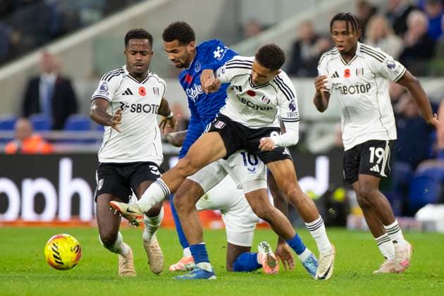 Everton v Fulham - Premier League Everton FC 10 Iliman Ndiaye is challenged by Josh King 24 of Fulham FC during the Premier League match between Everton and Fulham at Hill Dickinson Stadium in Liverpool, England, on November 8, 2025. Liverpool Merseyside United Kingdom  Copyright: xMIxNewsx originalFilename:fletcher-evertonv251108_npuii.jpg