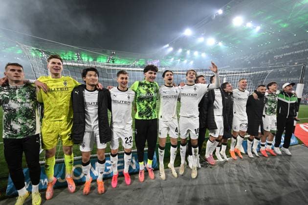 Gladbach players celebrate derby win 08 11 2025, Football 1 Bundesliga, Season 2025 2026, Matchday 10, Borussia Mönchengladbach 1 FC Köln DFL regulations prohibit any use of photographs as image sequences and or quasi video Moenchengladbach Borussia Park Nordrhein Westfalen Germany Team2