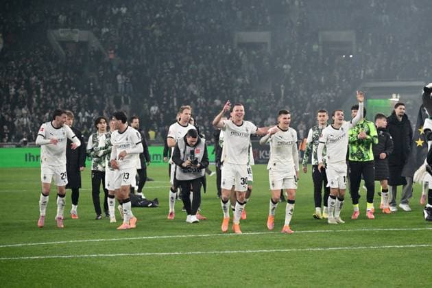 Gladbach players celebrate derby win 08 11 2025, Football 1 Bundesliga, Season 2025 2026, Matchday 10, Borussia Mönchengladbach 1 FC Köln DFL regulations prohibit any use of photographs as image sequences and or quasi video Moenchengladbach Borussia Park Nordrhein Westfalen Germany Team2