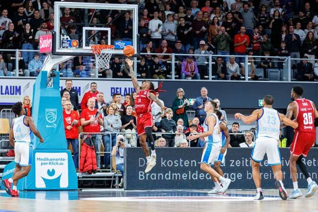 Cobe Williams BMA365 Bamberg Baskets, 24 , BMA365 Bamberg Baskets vs Frankfurt Skyliners, Basketball, easyCredit BBL, Matchday 7, 08 11 2025 BMA365 Bamberg Baskets vs Frankfurt Skyliners, Basketball, easyCredit BBL, Matchday 7, 08 11 2025 Bamberg Copyright: xEibner-Pressefoto G.xSantemizx EP_EER
