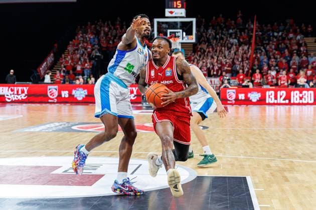 William Christmas Frankfurt Skyliners, 08 , Cobe Williams BMA365 Bamberg Baskets, 24 , BMA365 Bamberg Baskets vs Frankfurt Skyliners, Basketball, easyCredit BBL, Matchday 7, 08 11 2025 BMA365 Bamberg Baskets vs Frankfurt Skyliners, Basketball, easyCredit BBL, Matchday 7, 08 11 2025 Bamberg Copyright: xEibner-Pressefoto G.xSantemizx EP_EER