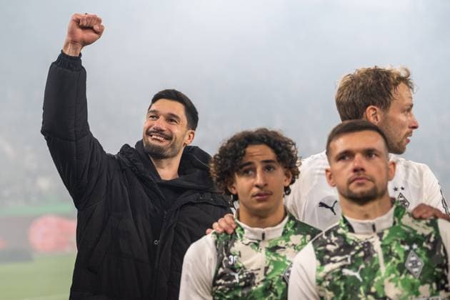 08 11 2025, Soccer 1 Bundesliga, Season 2025 2026, Matchday 10, Borussia Moenchengladbach 1 FC Koeln at Borussia Park in Moenchengladbach Tim Kleindienst Borussia Moenchengladbach, 11 , Wael Mohya Borussia Moenchengladbach, 36 , Kevin Stoeger Borussia Moenchengladbach, 07 and Marvin Friedrich Borussia Moenchengladbach, 05 celebrate the victory in front of the Nordkurve Important note According to the regulations of the DFL German Football League and the DFB German Football Association, it is prohibited to use or have used photographs taken in the stadium and or of the game in the form of sequential images and or video-like photo series Foto Kirchner Media Thomas Haesler Copyright: xKirchner-Media ThomasxHaeslerx