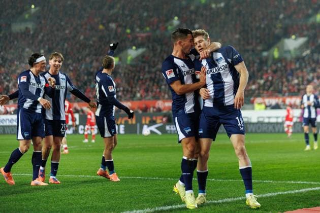 Luca Schuler Hertha BSC Berlin celebrates the goal to 0 1 with Paul Seguin Hertha BSC Berlin , 1 FC Kaiserslautern vs Hertha BSC Berlin, Soccer, 2 Bundesliga, Matchday 12, Season 2025 2026, 08 11 2025 1 FC Kaiserslautern vs Hertha BSC Berlin, Soccer, 2 Bundesliga, Matchday 12, Season 2025 2026, 08 11 2025 Copyright: xEibner-Pressefoto AlexanderxNeisx EP_ANS