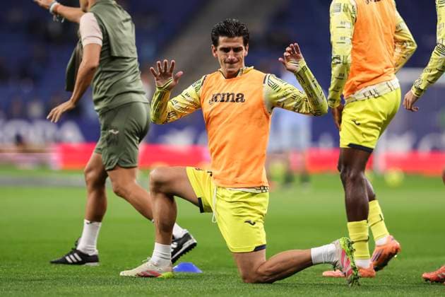 November 8, 2025, Cornella, Barcelona, SPAIN: Gerard Moreno of Villarreal CF warms up during the Spanish league, La Liga EA Sports, football match played between RCD Espanyol and Villarreal CF at RCDE Stadium on November 08, 2025 in Cornella, Barcelona, Spain. Cornella SPAIN - ZUMAa181 20251108_zaa_a181_353 Copyright: xJavierxBorregox