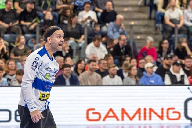 Silvio Heinevetter ThSV Eisenach, 12 complains to his teammates HC Erlangen vs ThSV Eisenach, Handball, 1 Handball Bundesliga, Saison 2025 2026, 11 Spieltag, 08 11 2025 HC Erlangen vs ThSV Eisenach, Handball, 1 Handball Bundesliga, Saison 2025 2026, 11 Spieltag, 08 11 2025 Nuernberg Copyright: xEibner-Pressefoto ArdanxFuessmanx EP_AFN