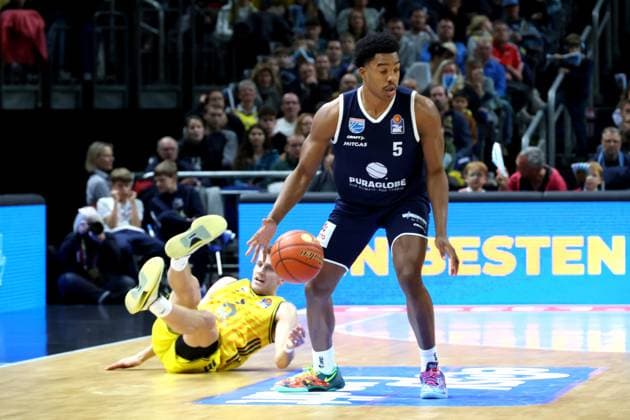 DEU, easyCredit BBL, ALBA vs SYNTAINICS MBC, 08 11 2025, Uber Arena, Berlin, DEU, easyCredit BBL, ALBA vs SYNTAINICS MBC, pictured Sam Griesel ALBA Berlin 5 , Ivan Tkatchenko SYNTAINICS MBC 5 nordphotoxGmbHx xEngler nph00076