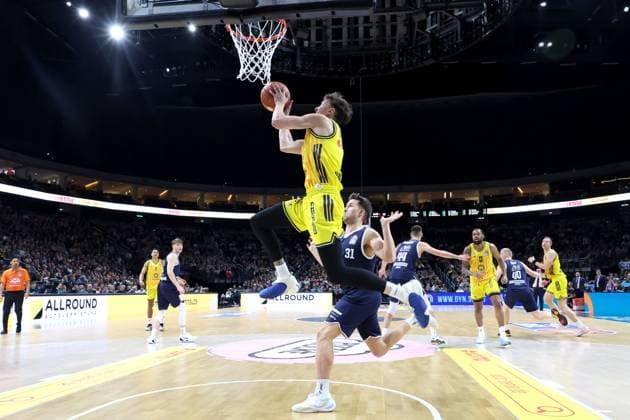 DEU, easyCredit BBL, ALBA vs SYNTAINICS MBC, 08 11 2025, Uber Arena, Berlin, DEU, easyCredit BBL, ALBA vs SYNTAINICS MBC, pictured Alex OÕConnell ALBA Berlin 3 , Spencer Reaves SYNTAINICS MBC 31 nordphotoxGmbHx xEngler nph00076