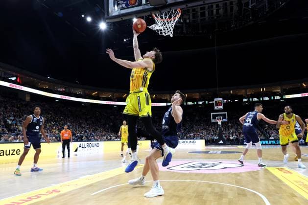 DEU, easyCredit BBL, ALBA vs SYNTAINICS MBC, 08 11 2025, Uber Arena, Berlin, DEU, easyCredit BBL, ALBA vs SYNTAINICS MBC, pictured Alex OÕConnell ALBA Berlin 3 , Spencer Reaves SYNTAINICS MBC 31 nordphotoxGmbHx xEngler nph00076