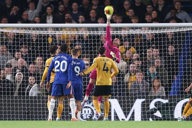 Chelsea v Wolverhampton Wanderers Premier League 08 11 2025. Sam Johnstone of Wolverhampton Wanderers makes a save during the Premier League match between Chelsea and Wolverhampton Wanderers at Stamford Bridge, London, England on 8 November 2025. London Stamford Bridge Greater London England Editorial use only DataCo restrictions apply See www.football-dataco.com , Copyright: xPaulxPhelanx PSI-23191-0022