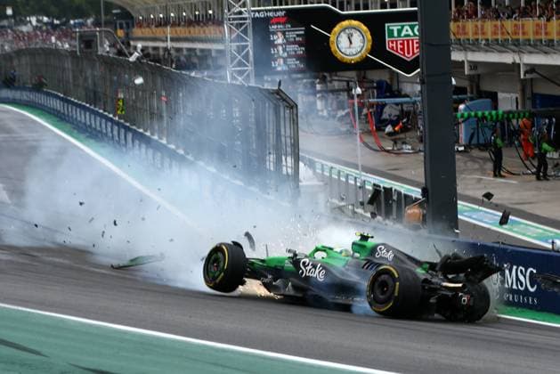 Formula 1 MSC Cruises Grande Premio de Sao Paulo 2025 08 11 2025, Autodromo Jose Carlos Pace, Interlagos, Formula 1 MSC Cruises Grande Premio de Sao Paulo 2025 , in the picture Serious accident of Gabriel Bortoleto BRA , Stake F1 Team Kick Sauber on the start finish straight, fortunately nothing happened to the driver nordphotoxGmbHx xBratic nph00250