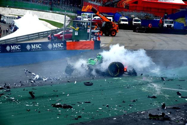 Formula 1 MSC Cruises Grande Premio de Sao Paulo 2025 08 11 2025, Autodromo Jose Carlos Pace, Interlagos, Formula 1 MSC Cruises Grande Premio de Sao Paulo 2025 , in the picture Serious accident of Gabriel Bortoleto BRA , Stake F1 Team Kick Sauber on the start finish straight, fortunately nothing happened to the driver nordphotoxGmbHx xBratic nph00250
