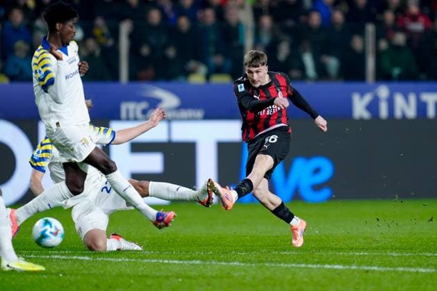 Parma Calcio 1913 v AC Milan - Serie A Enilive Alexis Saelemaekers of AC Milan scores first goal during the Serie A Enilive match between Parma Calcio 1903 and AC Milan at Stadio Ennio Tardini on November 8, 2025 in Parma, Italy. Parma Stadio Ennio Tardini Emilia Romagna Italy Copyright: xGiuseppexMaffiax 251108_SerieA_Parma-Milan_GM_5505