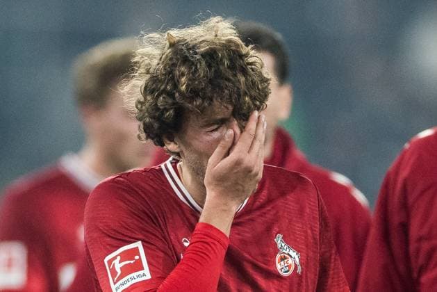 1 Soccer Bundesliga Borussia Mönchengladbach 1 FC Köln 08 11 2025 Dejected faces after defeat, frustration Luca Waldschmidt 1 FC Köln, 7 with hand in front of face 1 Soccer Bundesliga, Borussia Mönchengladbach 1 FC Köln, Mönchengladbach, BORUSSIA PARK on 08 11 2025 DFL REGULATIONS PROHIBIT ANY USE OF PHOTOGRAPHS AS IMAGE SEQUENCES AND OR QUASI VIDEO Copyright: xBEAUTIFULxSPORTS Wunderlx
