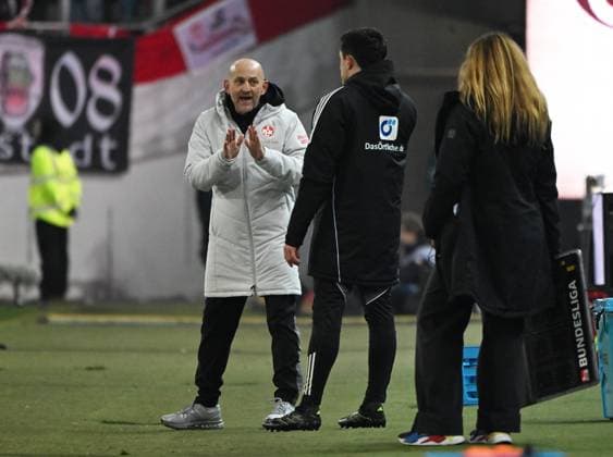 Soccer 2 Bundesliga Season 2025 26 1 FC Kaiserslautern 08 11 2025 Fritz Walter Stadion 1 FC Kaiserslautern fck Hertha BSC Berlin hertha Coach Torsten LIEBERKNECHT 1 FC Kaiserslautern 1 FC Kaiserslautern