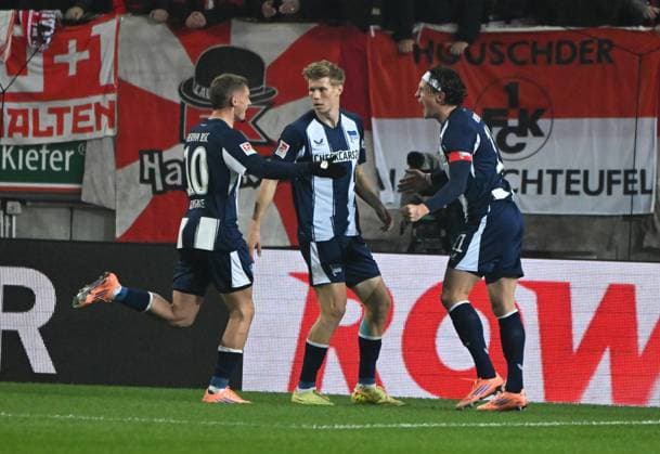 Soccer 2 Bundesliga Season 2025 26 1 FC Kaiserslautern 08 11 2025 Fritz Walter Stadion 1 FC Kaiserslautern fck Hertha BSC Berlin hertha Luca SCHULER Hertha BSC Berlin , mi, scored the 0 1, Michael CUISANCE Hertha BSC Berlin , li Fabian REESE Hertha BSC Berlin 1 FC Kaiserslautern