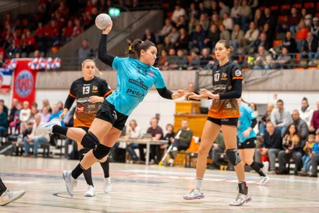 Handball I Women I Season 2025 2026 I DHB Cup I Quarter-finals I VfL Waiblingen Thüringer HC I 08 11 2025 Giulia Guariero 13, Thüringer HC in the throw Waiblingen Rundsporthalle Baden Württemberg Germany Copyright: xLobeca MaxxPetershansx