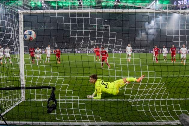 Luca Waldschmidt Koeln 7 scores the goal for 3 1 by penalty 08 11 2025 Soccer Borussia Moenchengladbach vs 1 FC Koeln, Borussia Park, Moenchengladbach, DFB DFL REGULATIONS PROHIBIT ANY USE OF PHOTOGRAPHS AS IMAGE SEQUENCES AND OR QUASI VIDEO Copyright: xpepphotox xHorstxMauelshagenx pep00321, pep_20251108_hm_198071