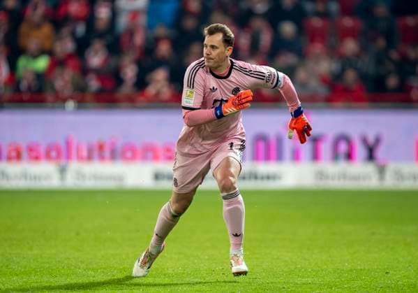 Manuel Neuer FC Bayern Muenchen, 1 08 11 2025, 1 FC Union Berlin FC Bayern München, Football, 1 Bundesliga in Berlin, Stadion an der Alten Försterei DFL regulations prohibit any use of photographs as image sequences and or quasi video Copyright: HMBxMedia xMarcoxBader