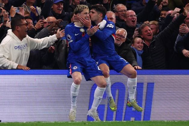 London, England, 8th November 2025. Pedro Neto (R) of Chelsea celebrates with Alejandro Garnacho of Chelsea after scoring to make it 3-0 during the Chelsea vs Wolverhampton Wanderers Premier League match at Stamford Bridge, London. Picture credit should read: Paul Terry Sportimage EDITORIAL USE ONLY. No use with unauthorised audio, video, data, fixture lists, club league logos or live services. Online in-match use limited to 120 images, no video emulation. No use in betting, games or single club league player publications. SPI_039_PT_Chelsea_Wolves SPI-4272-0039