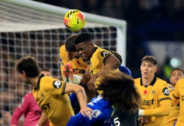Marshall Munetsi of Wolverhampton Wanderers heads the ball away Chelsea v Wolverhampton Wanderers, Premier League, Football, Stamford Bridge, London, UK - 08 Nov 2025London Stamford Bridge United Kingdom EDITORIAL USE ONLY No use with unauthorised audio, video, data, fixture lists, club league logos or live services. Online in-match use limited to 120 images, no video emulation. No use in betting, games or single club league player publications. Copyright: xGeorgexTewkesbury Shutterstockx 15702174bq