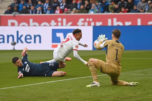 from left Albian HAJDARI 1899 Hoffenheim , Antonio NUSA Leipzig , Oliver BAUMANN,Goalkeeper 1899 Hoffenheim , action,duel penalty area scene Soccer 1 Bundesliga Season 2025 2026, 10 Matchday, Matchday10 TSG 1899 Hoffenheim RB Leipzig 3 1 on 08 11 2025 PreZero ARENA