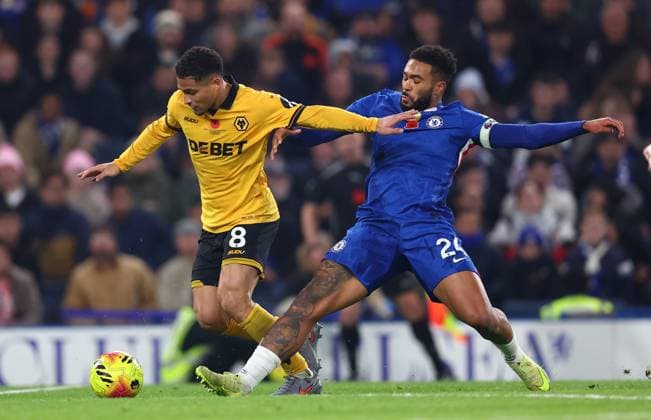 London, England, 8th November 2025. Joao Gomes of Wolverhampton Wanderers and Reece James of Chelsea challenge for the ball during the Chelsea vs Wolverhampton Wanderers Premier League match at Stamford Bridge, London. Picture credit should read: Paul Terry Sportimage EDITORIAL USE ONLY. No use with unauthorised audio, video, data, fixture lists, club league logos or live services. Online in-match use limited to 120 images, no video emulation. No use in betting, games or single club league player publications. SPI_043_PT_Chelsea_Wolves SPI-4272-0043