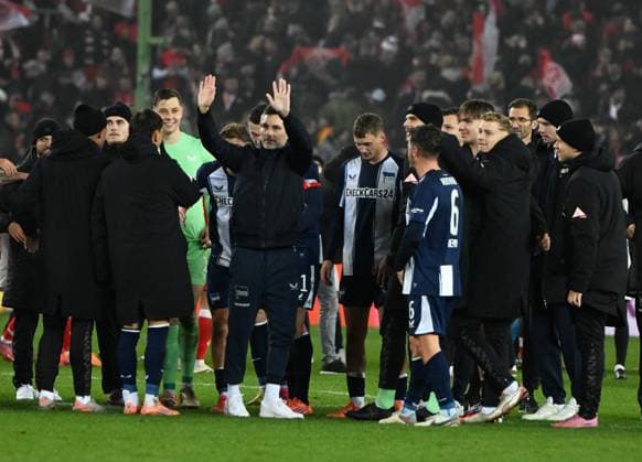 Soccer 2 Bundesliga Season 2025 26 1 FC Kaiserslautern 08 11 2025 Fritz Walter Stadion 1 FC Kaiserslautern fck Hertha BSC Berlin hertha 0 1 Coach Stefan LEITL Hertha BSC Berlin , mi 1 FC Kaiserslautern