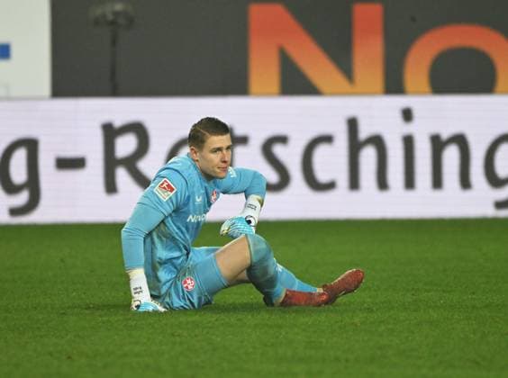 Soccer 2 Bundesliga Season 2025 26 1 FC Kaiserslautern 08 11 2025 Fritz Walter Stadion 1 FC Kaiserslautern fck Hertha BSC Berlin hertha 0 1 Disappointed Goalkeeper Julian KRAHL 1 FC Kaiserslautern 1 FC Kaiserslautern