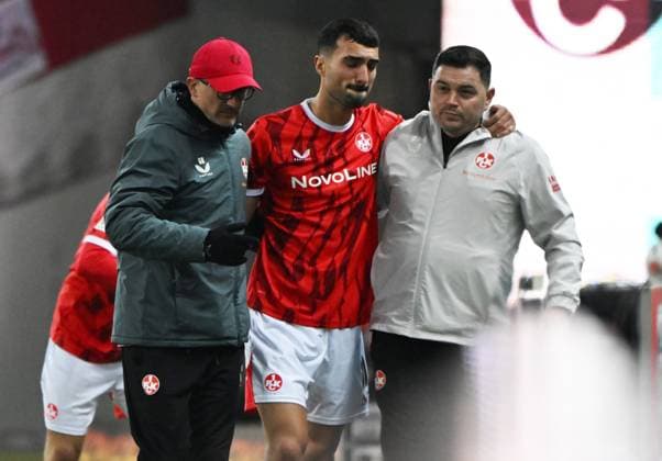 Football 2 Bundesliga Season 2025 26 1 FC Kaiserslautern 08 11 2025 Fritz Walter Stadion 1 FC Kaiserslautern fck Hertha BSC Berlin hertha 0 1 Shortly after coming on as a substitute, Mahir EMRELI 1 FC Kaiserslautern had to leave the pitch injured 1 FC Kaiserslautern