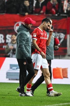 Football 2 Bundesliga Season 2025 26 1 FC Kaiserslautern 08 11 2025 Fritz Walter Stadion 1 FC Kaiserslautern fck Hertha BSC Berlin hertha 0 1 Shortly after coming on as a substitute, Mahir EMRELI 1 FC Kaiserslautern had to leave the pitch injured 1 FC Kaiserslautern