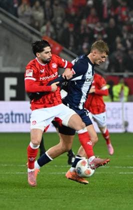 Soccer 2 Bundesliga Season 2025 26 1 FC Kaiserslautern 08 11 2025 Fritz Walter Stadion 1 FC Kaiserslautern fck Hertha BSC Berlin hertha 0 1 Semih SAHIN 1 FC Kaiserslautern , li Luca SCHULER Hertha BSC Berlin 1 FC Kaiserslautern