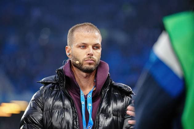 Dennis Diekmeier GER, Hamburger SV vs Borussia Dortmund, Football, 1 Bundesliga, Matchday 10, Season 2025 2026, 08 11 2025 DFL REGULATIONS PROHIBIT ANY USE OF PHOTOGRAPHS AS IMAGE SEQUENCES AND OR QUASI VIDEO GER, Hamburger SV vs Borussia Dortmund, Football, 1 Bundesliga, Matchday 10, Season 2025 2026, 08 11 2025 Hamburg Copyright: xEibner-Pressefoto MarcelxvonxFehrnx EP_MFN